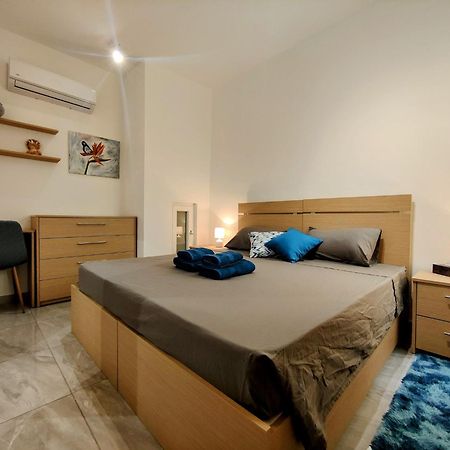 Al-Andalus, Chic Central Rooms Виктория Экстерьер фото